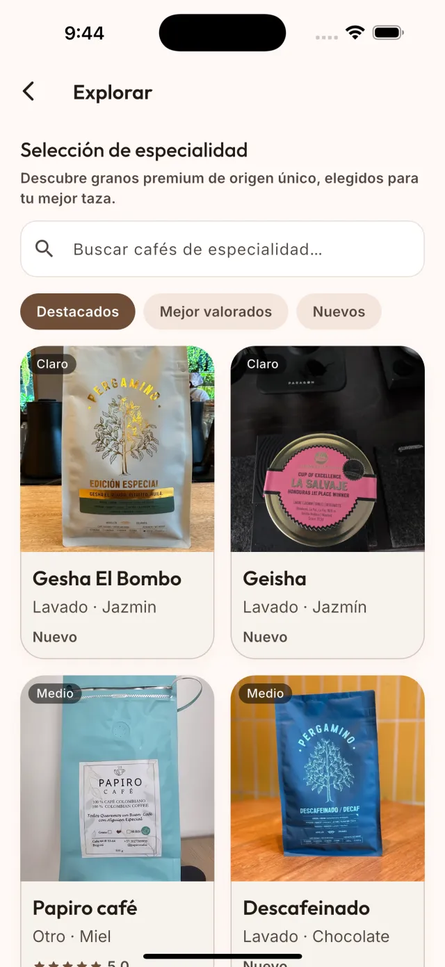 Selección de cafés de especialidad en la app, con su tueste, proceso y notas.
